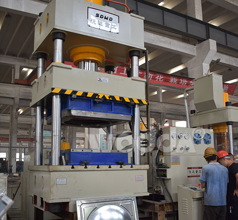 不鏽(xiù)鋼水箱(xiāng)拉伸機(jī)