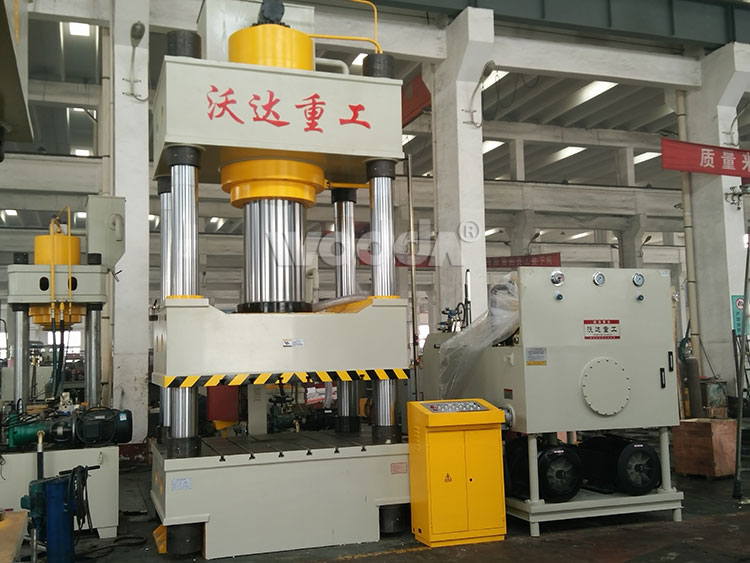 800T三梁(liáng)四柱液壓機