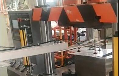 160噸拉伸(shēn)機配機械手