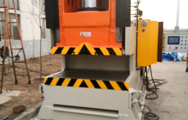 400T液(ye)壓沖床(chuáng)