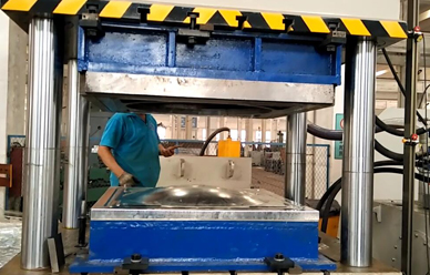 沃達(da)水箱拉(lā)伸機