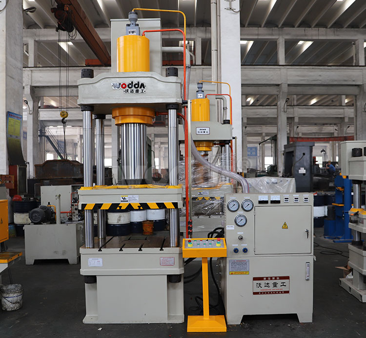 三梁四柱液壓機 三梁四柱液壓機