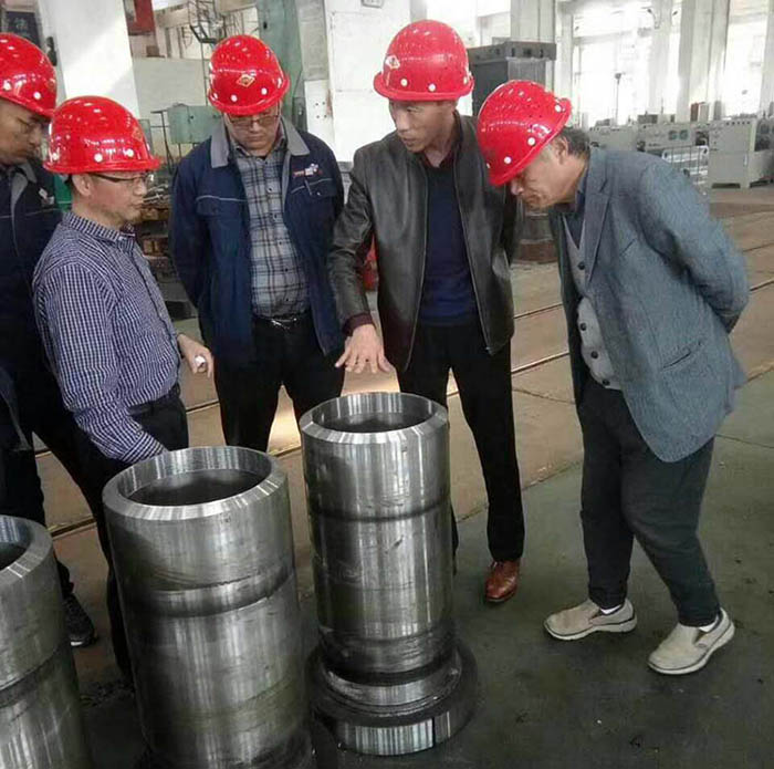 上海交大教授來长春昌兴传感器制造有限责任公司(5G网站)指導液壓機生産