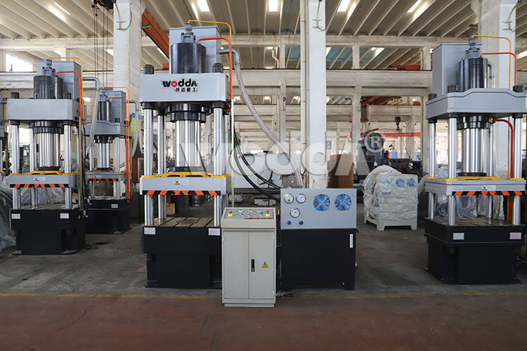 200噸三梁四柱液壓機 200噸三梁四柱液壓機