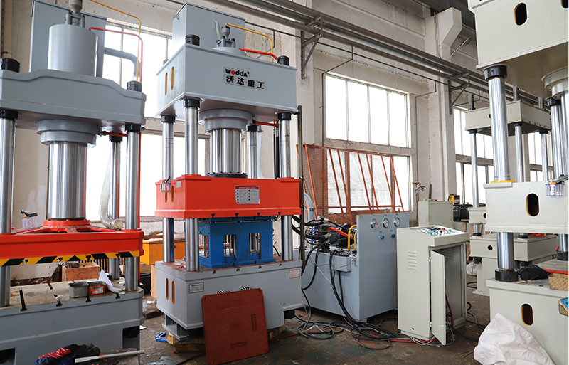 複合樹脂井(jing)蓋模壓液壓機(jī)