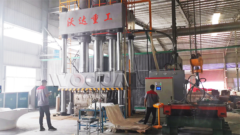 2000噸(dūn)液壓機模壓(ya)SMC玻璃鋼風機(jī)