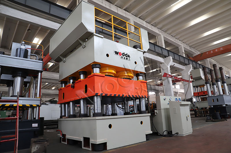 3600噸(dun)鋼木門壓(ya)花機視頻(pín)