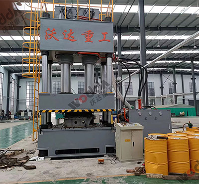 800噸汽車配(pei)件四柱液壓機