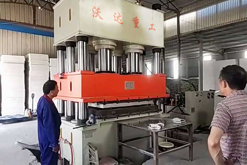 1250噸濾芯闆成型液壓機