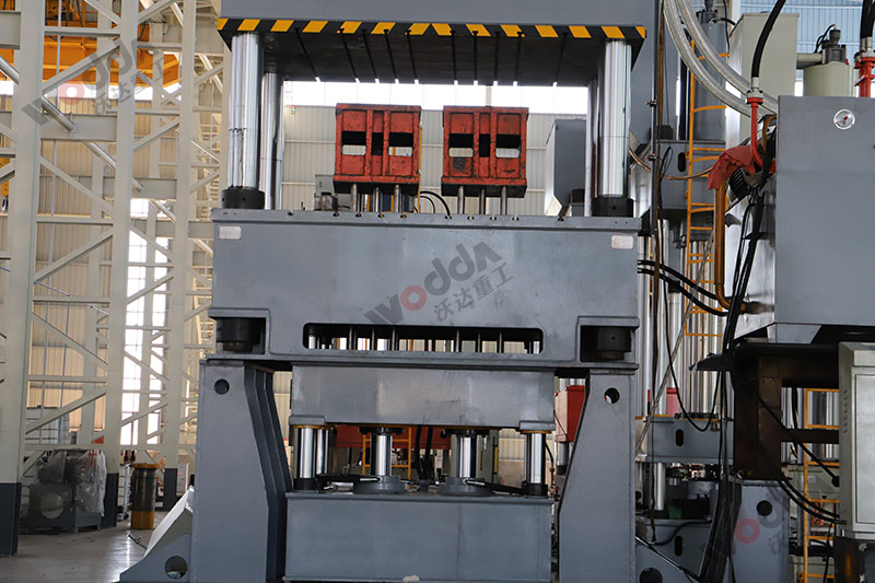 1000噸多杆頂出帶液壓墊拉伸液壓機_1000噸四柱液壓機