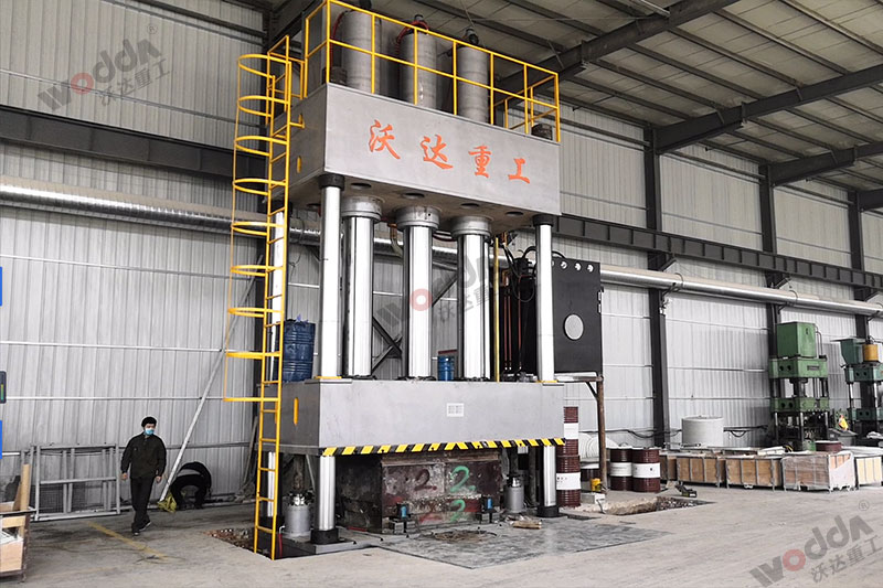 生産2立方玻璃鋼化糞池設備_2000噸四柱液壓機_液壓機廠家 生産2立方玻璃鋼化糞池設備_2000噸四柱液壓機_液壓機廠家