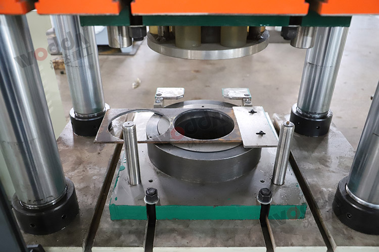 錨杆托盤模具.jpg 錨杆托盤模具.jpg