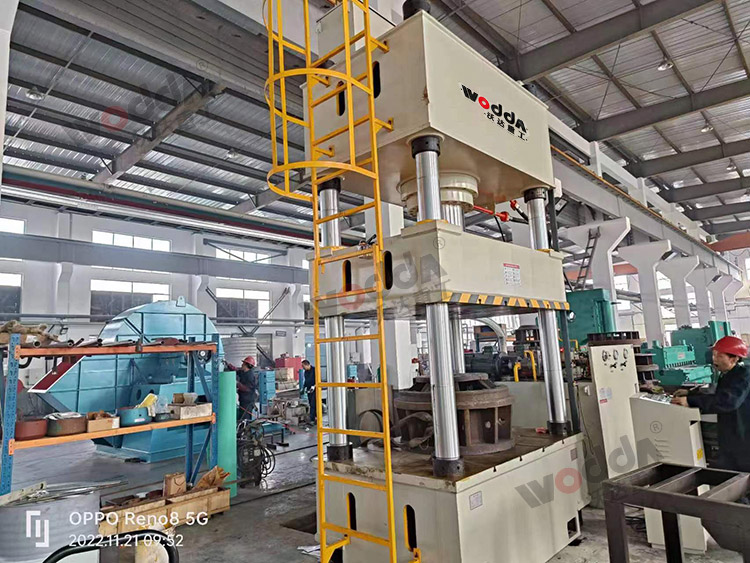 315噸汽車配件液壓機(圖2) 315噸汽車配件液壓機(圖2)