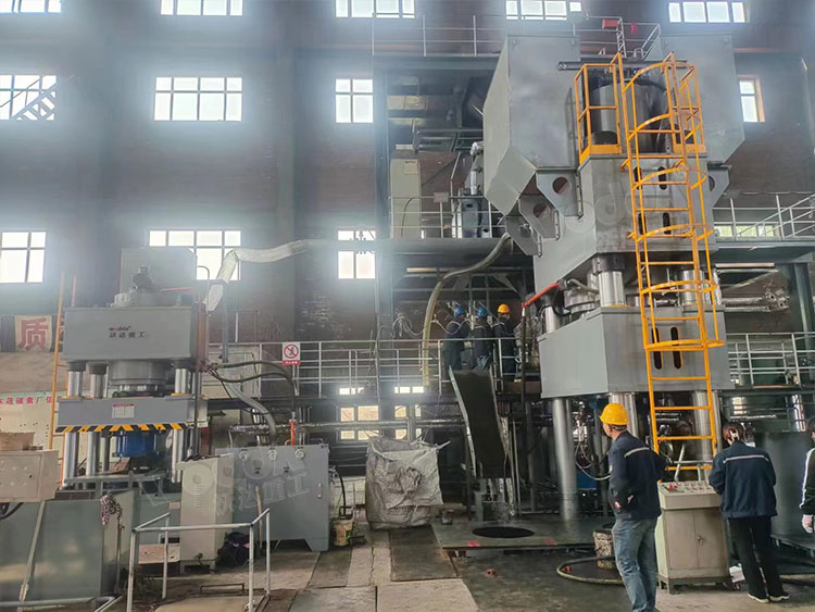 石墨坩埚液壓機客戶車間現場 石墨坩埚液壓機客戶車間現場