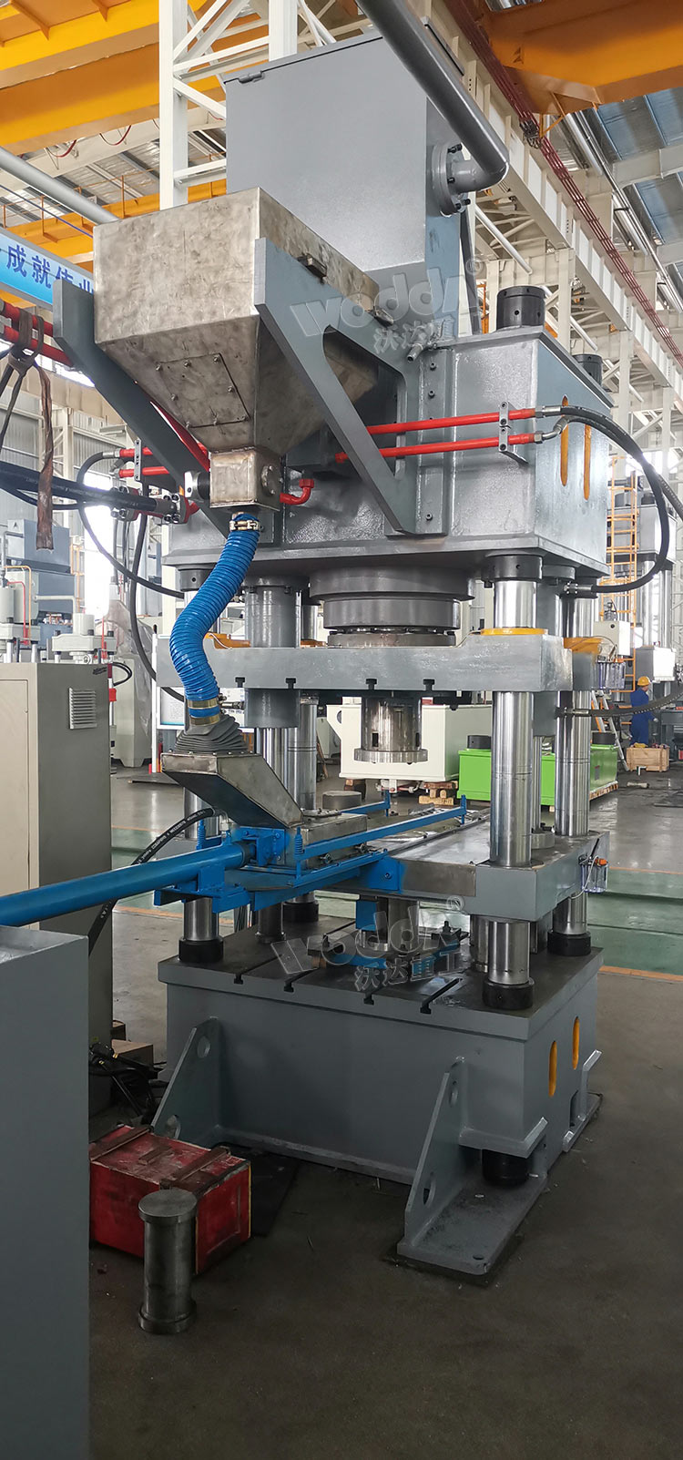 315噸四梁四柱液壓機自動布料裝置1 315噸四梁四柱液壓機自動布料裝置1