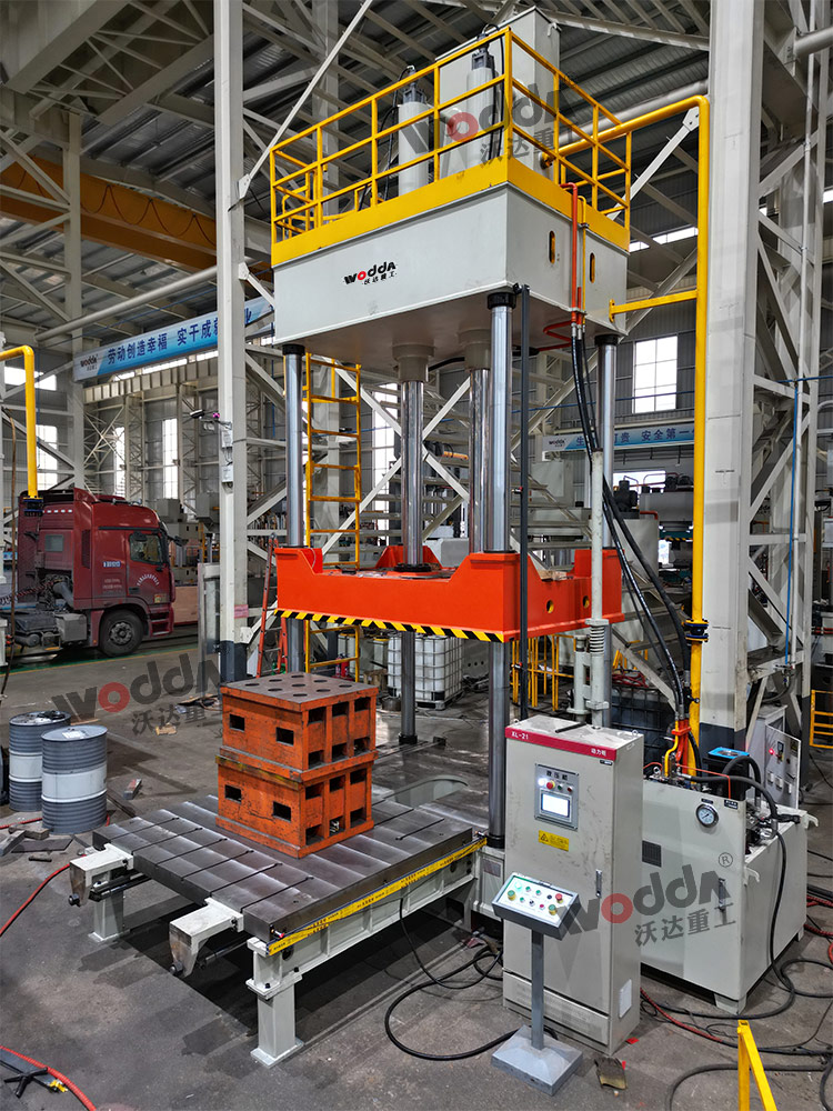 200噸四柱液壓機車間試機 200噸四柱液壓機車間試機