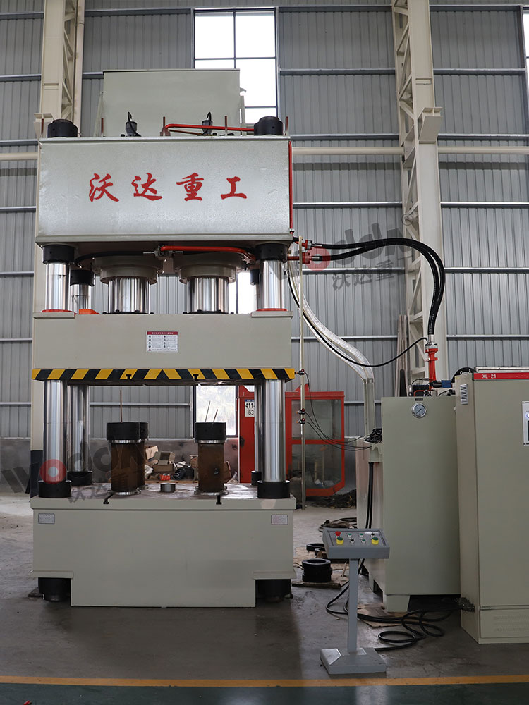 800噸三梁四柱液壓機(塑料托盤液壓機) 800噸三梁四柱液壓機(塑料托盤液壓機)