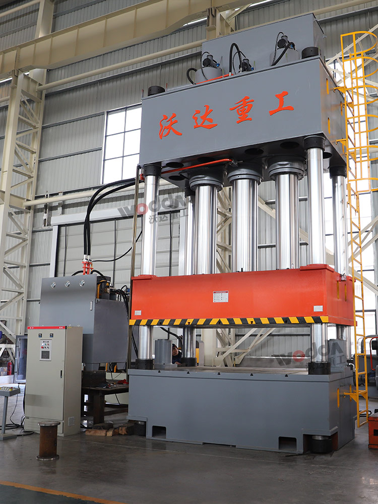 1500噸四柱液壓機車間實拍 1500噸四柱液壓機車間實拍