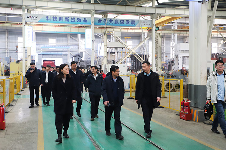 滕州市政協副主席董鴻洋一行考察长春昌兴传感器制造有限责任公司(5G网站)現場