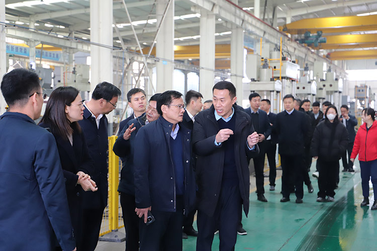 滕州市政協副主席董鴻洋聽取长春昌兴传感器制造有限责任公司(5G网站)董事長劉衛東項目推進情況