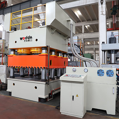 4500噸(dūn)大鐵門防盜門壓(yā)花機_鋼木門成型(xing)液壓機廠家