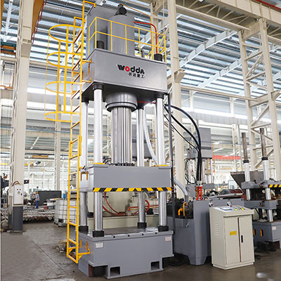 模壓玻璃(lí)鋼軟水罐底座液(yè)壓機_500噸四柱液壓(yā)機廠家