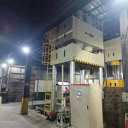 SMC華夫闆模壓成(chéng)型液壓機_1500噸四柱(zhu)液壓機