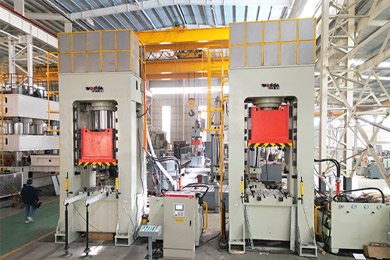 630噸框架(jià)液壓機_框式油(yóu)壓機