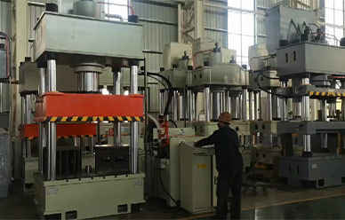 國标315噸四(sì)柱液壓機試(shì)機