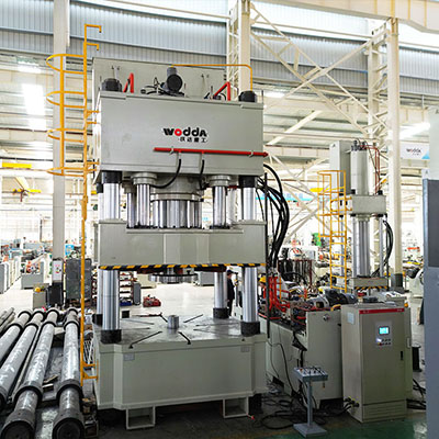 大直(zhi)徑封頭拉(la)伸液壓機(jī)_1750噸封頭拉(la)伸機