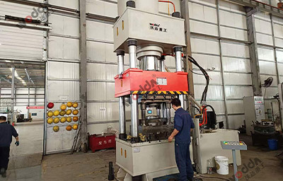 500噸汽車(chē)軸承鍛造液壓機(jī)